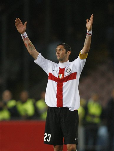 东契奇38+11詹姆斯10分 湖人负太阳7连胜被终结